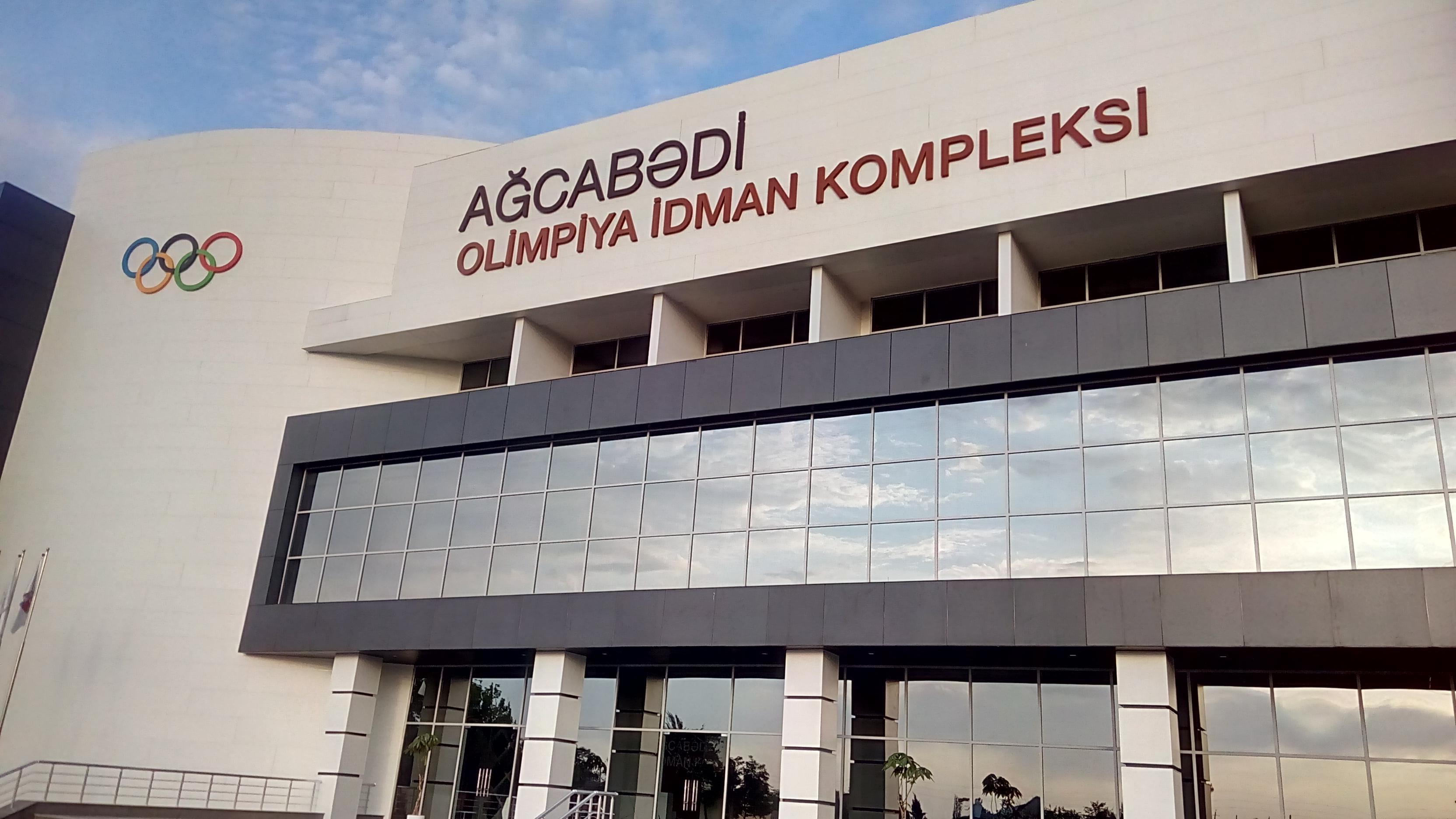 Ağcabədi Olimpiya İdman Kompleksi. Ətraflı:Tekstalit və aluminum pəncərə işləri.