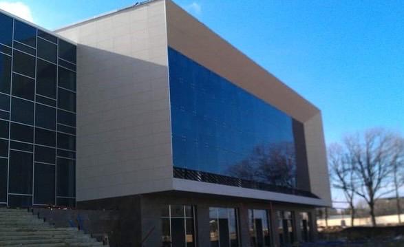 Xızı rayon Heydər Əliyev Mərkəzinin inzibati binası.Ətraflı:Seramik və aluminum işləri.